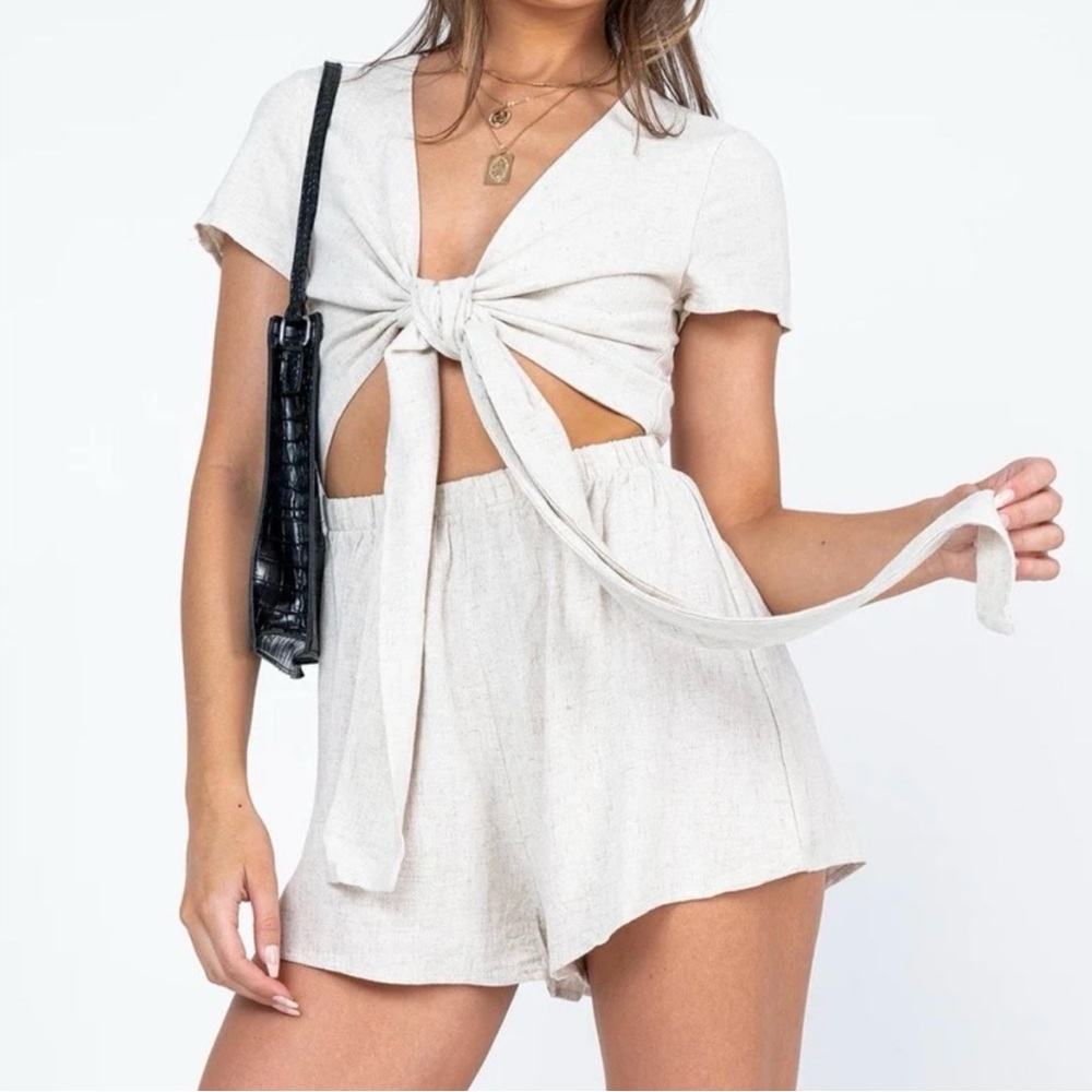 Princess Polly New khaki shorts Romper with belt tie!